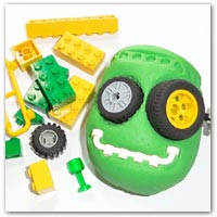 Mixup lego bricks with dough for some Frankenstein results ..