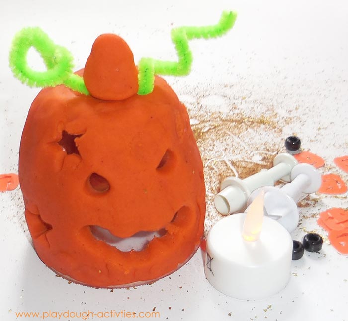 Pumpkin playdough Jack O Lantern ativity